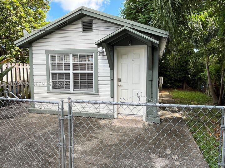 Property Photo: 4176 SW 9th St B FL 33134