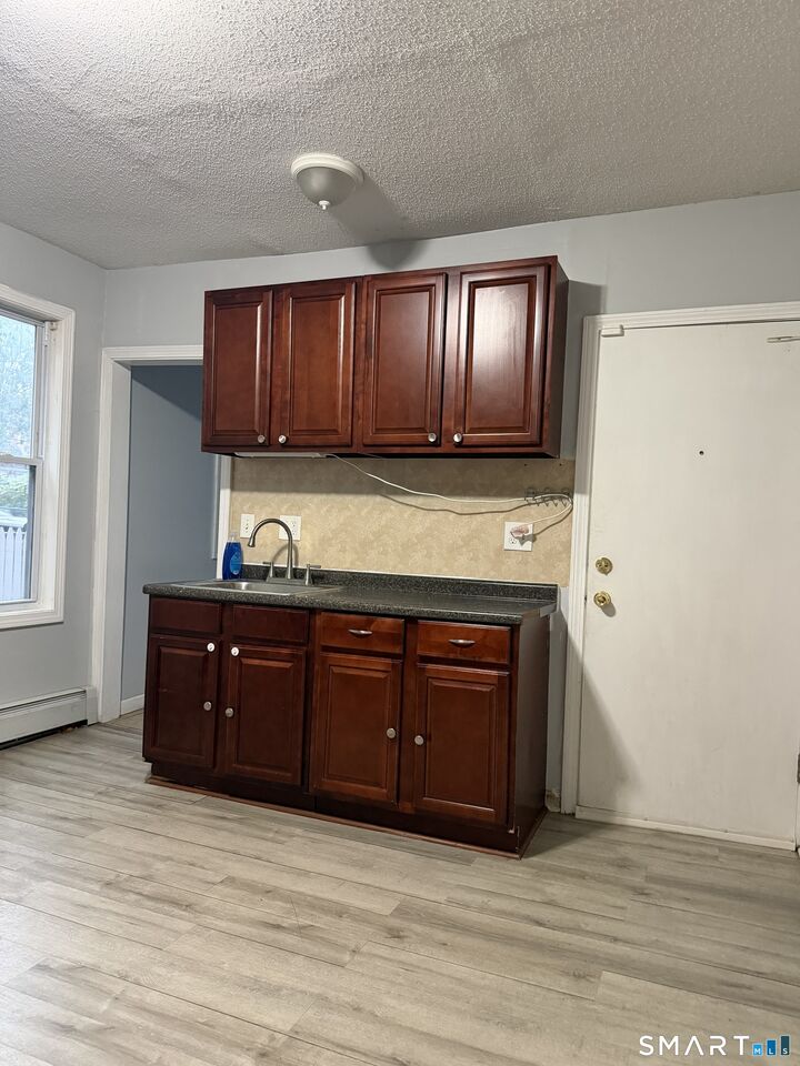 Property Photo:  98-100 Shultas Place 98  CT 06114 