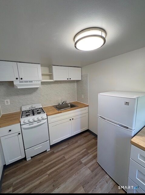 Property Photo:  5 White Birch Lane  CT 06488 