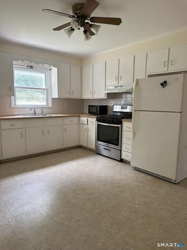 Property Photo:  635 Canfield Ext Avenue  CT 06604 