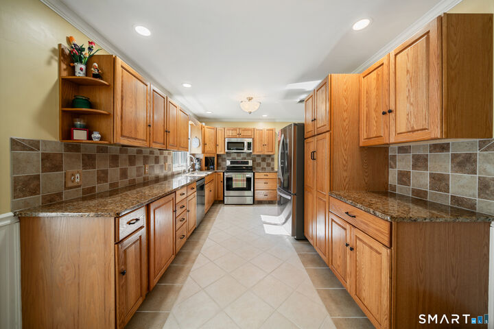 Property Photo:  5 Twin Rocks Drive  CT 06812 