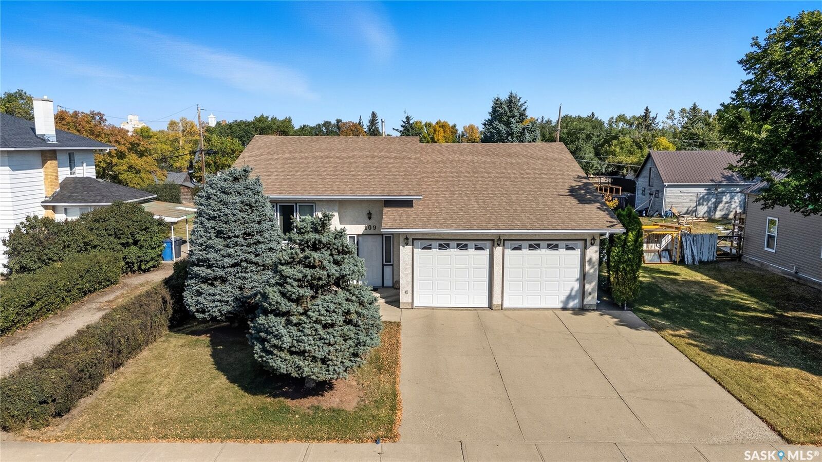 Property Photo:  109 1st Avenue E  SK S0H 1X0 