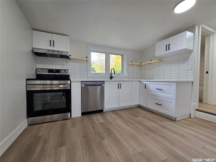 Property Photo:  330 3rd Avenue SE  SK S4H 1X4 