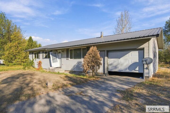 Property Photo:  724 E 1540 N  ID 83274 
