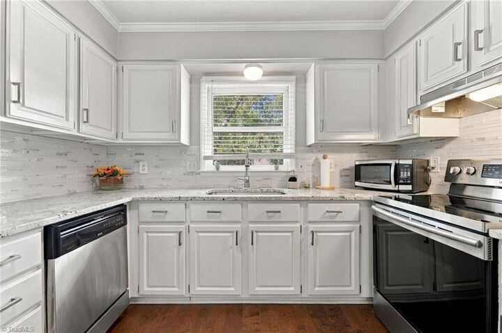 Property Photo: 1175 Glendale Drive NC 27406