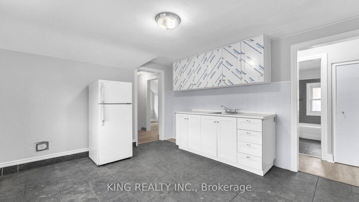 Property Photo:  908 Trafalgar Street Upper  ON N5Z 1G2 