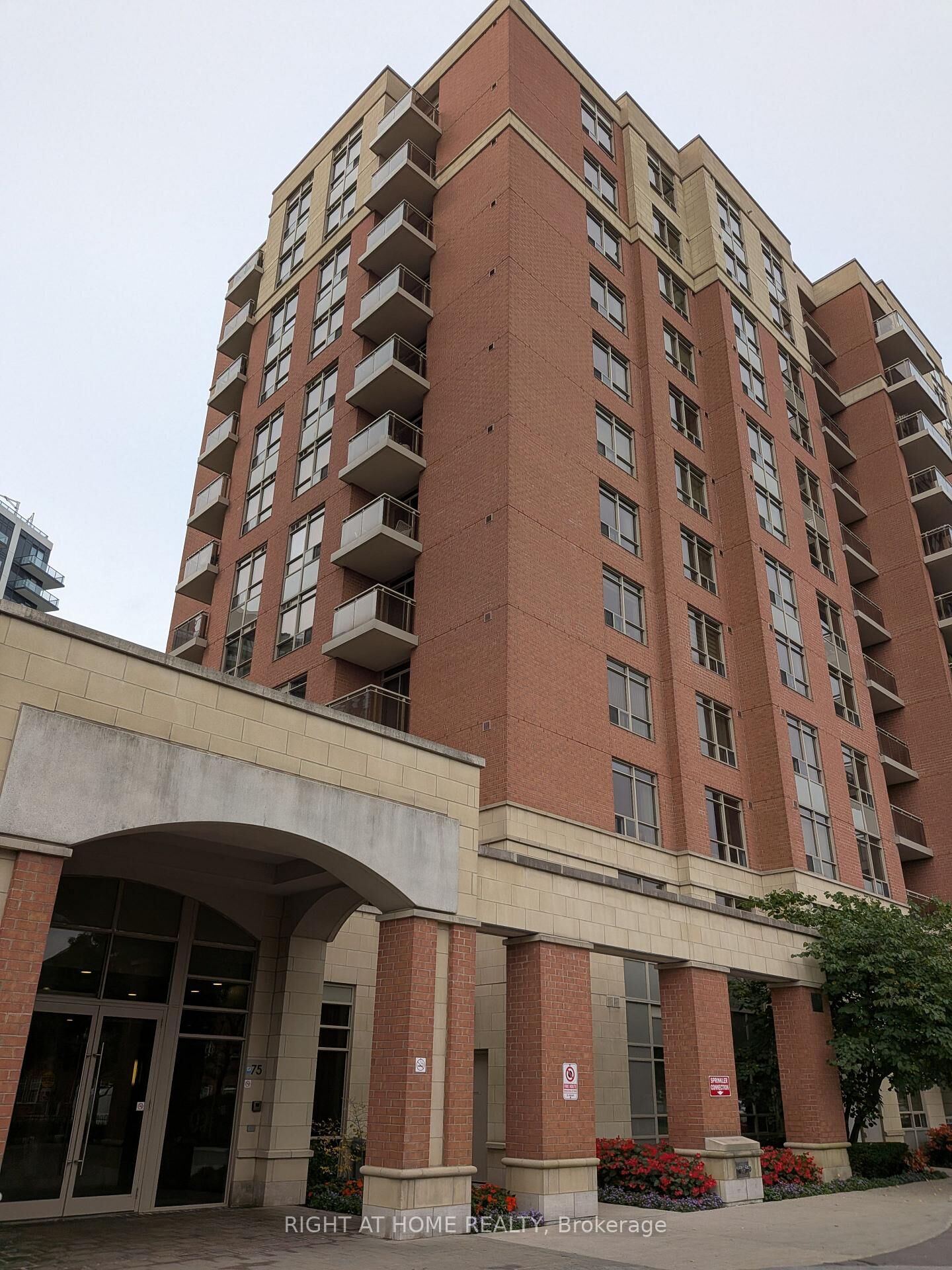 Property Photo:  75 King William Crescent 910  ON L4B 0C1 