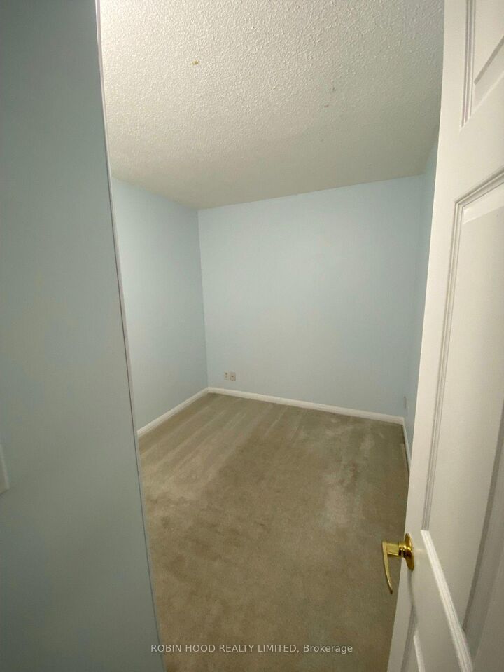 Property Photo:  11 Lee Centre Drive 1805  ON M1H 3J5 