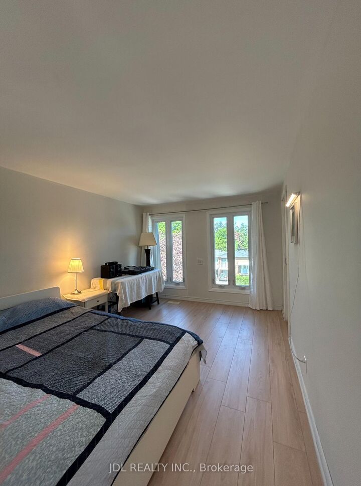 Property Photo:  80 Mosedale Cres Crescent 2nd Floor Master Bedroom  ON M2H 2L7 