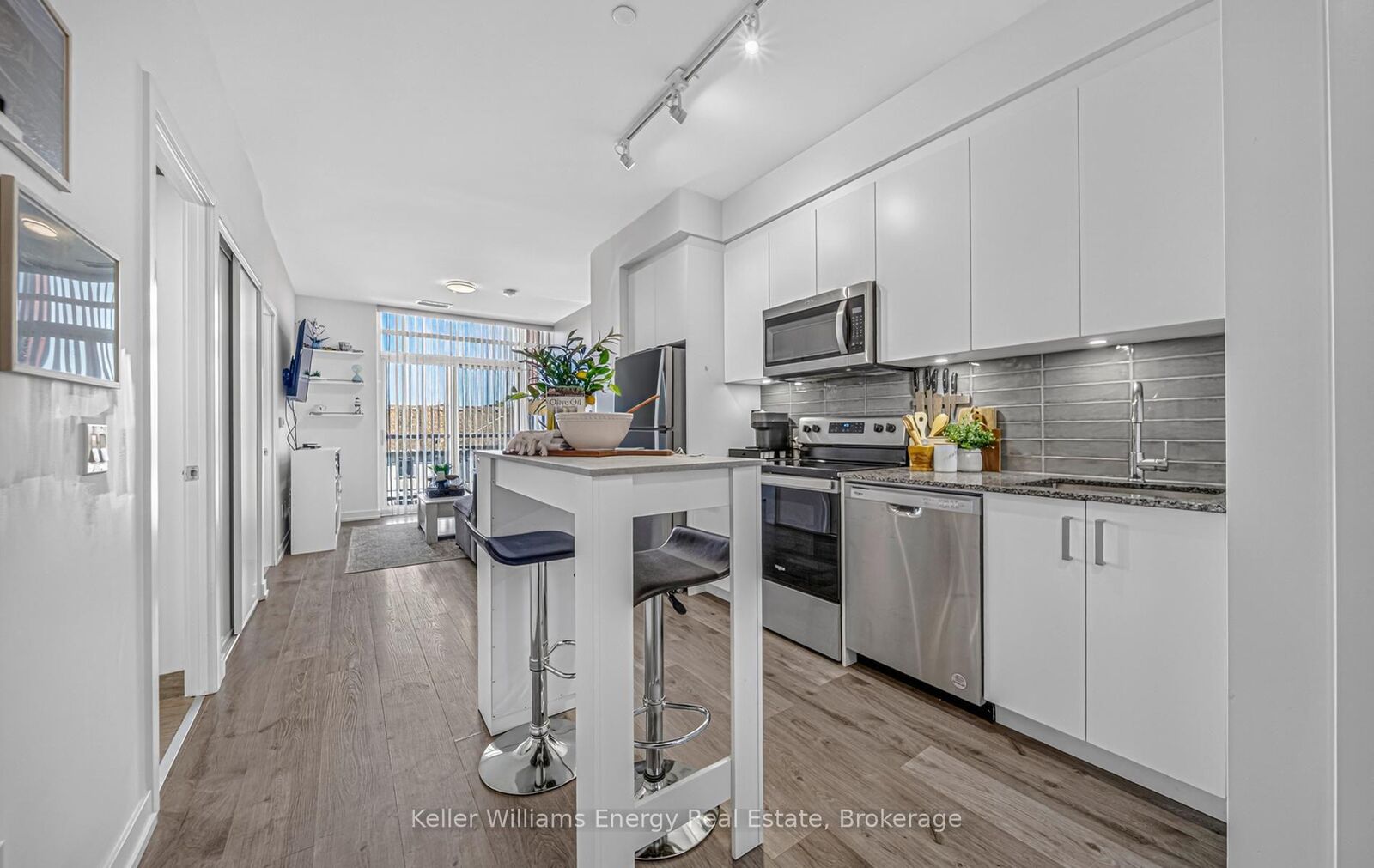 Property Photo:  1010 Dundas Street E 301  ON L1N 0L6 