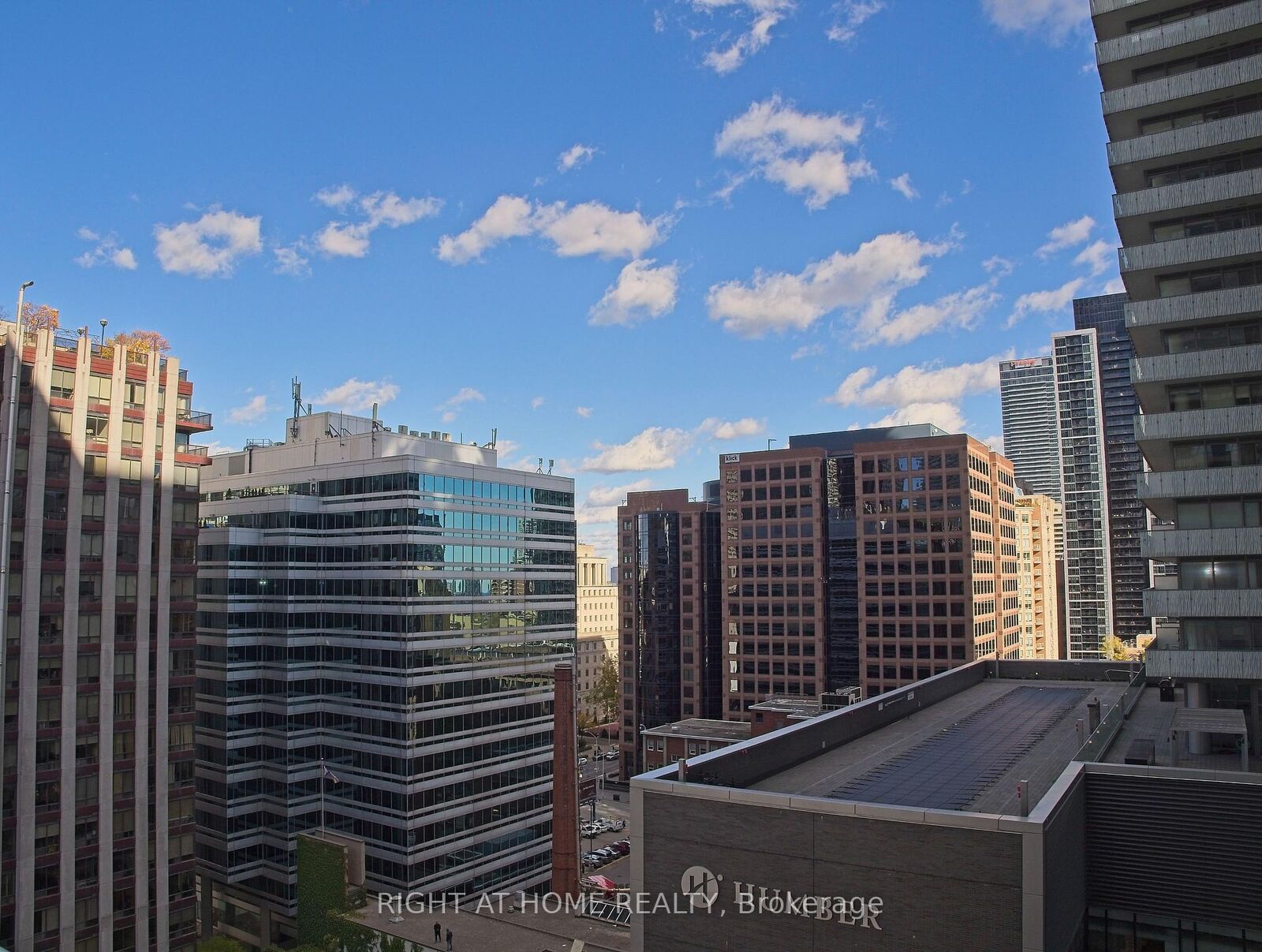 Property Photo: 35 Hayden Street 1606 ON M4Y 3C3