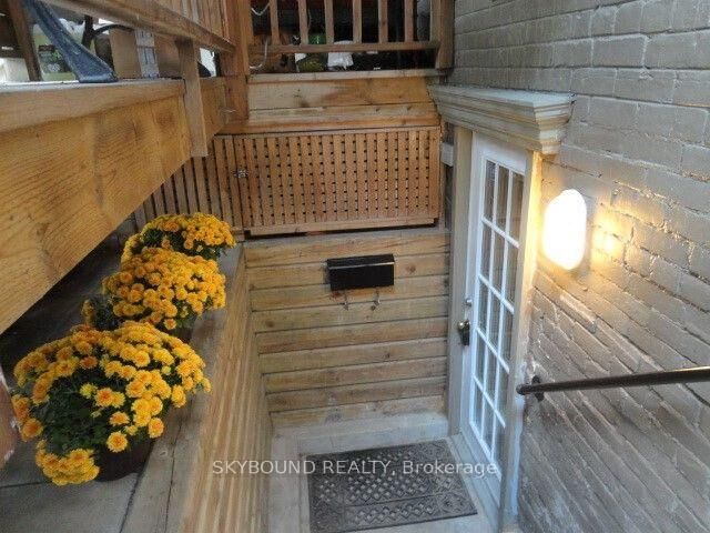 Property Photo:  