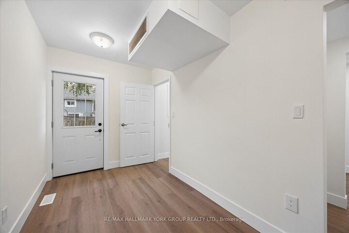 Property Photo:  118 High Street #4  ON L0E 1R0 