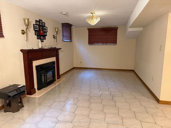 Property Photo: 4175 Starlight Crescent ON L4W 4R1