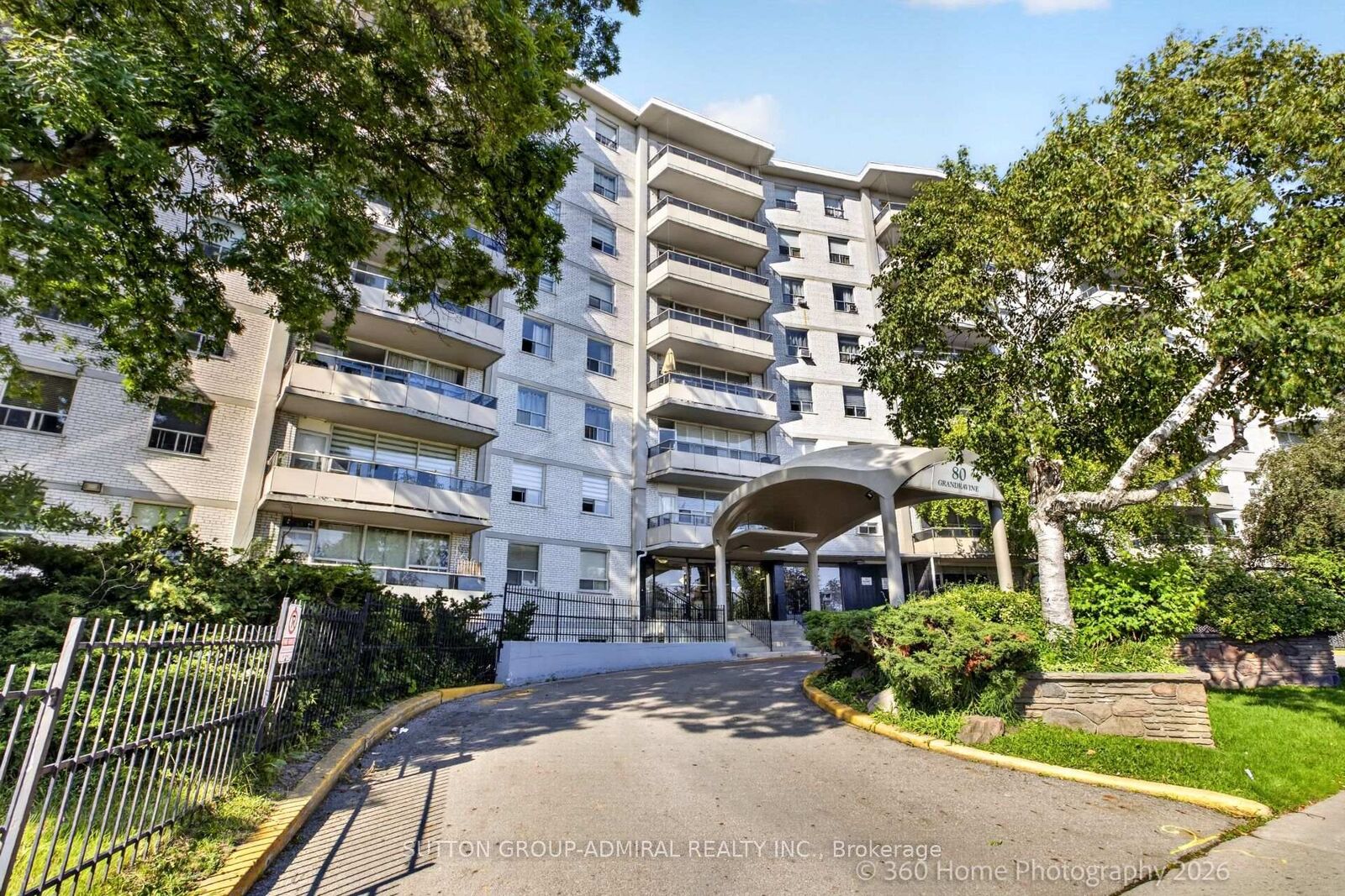 Property Photo:  80 Grandravine Drive 202  ON M3J 1B2 