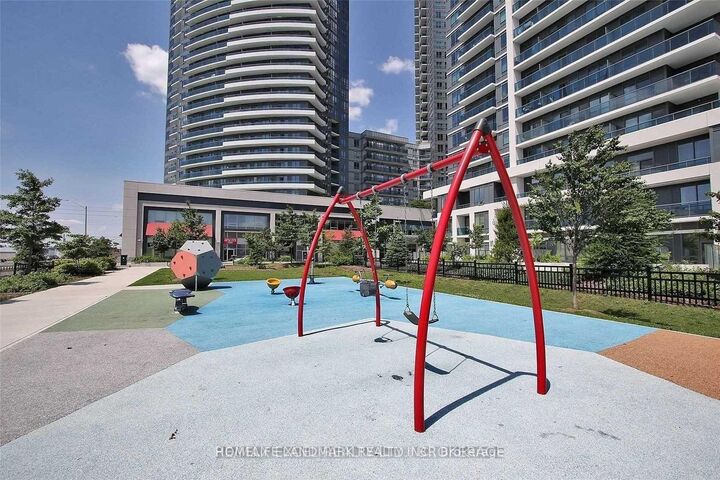 Property Photo:  7167 Yonge Street 1408  ON L3T 0E1 