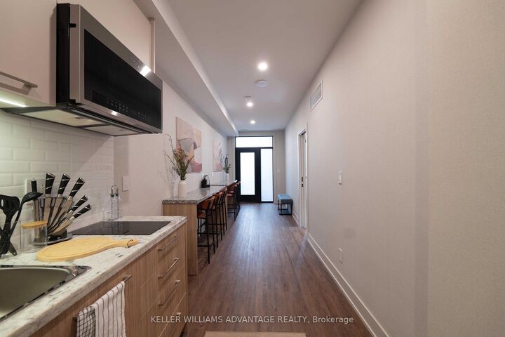 Property Photo:  23 Ross Street 1  ON M5T 1Z8 