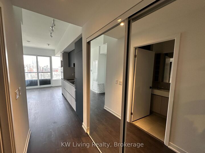Property Photo: 319 Jarvis Street 2606 ON M5B 0C8