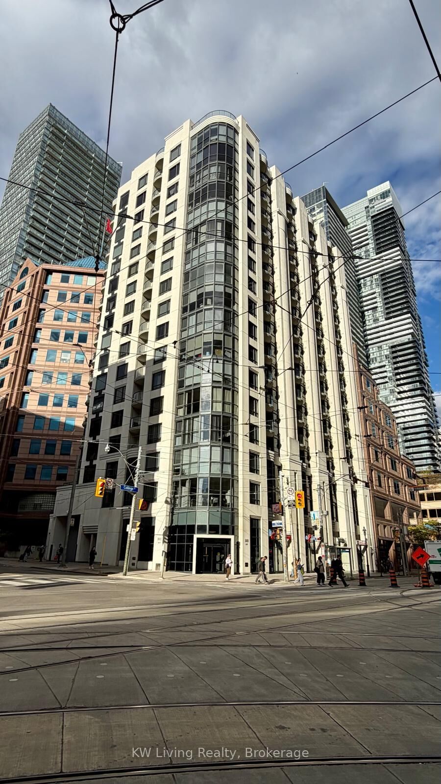 Property Photo: 801 Bay Street 701 ON M5S 1Z1