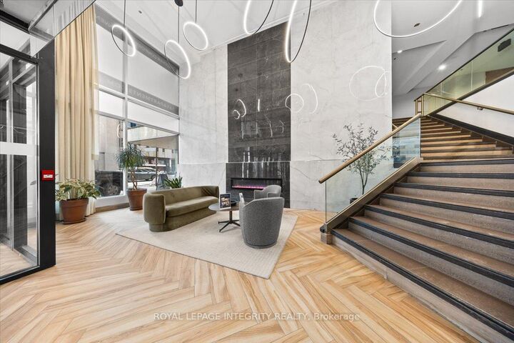 Property Photo:  161 Laurier Avenue W 917  ON K1P 5J2 