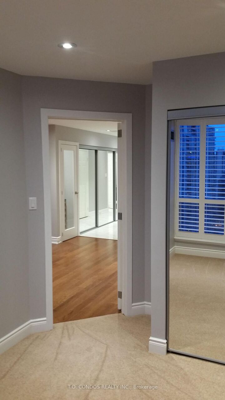 Property Photo:  25 The Esplanade Avenue 3101  ON M5E 1W5 