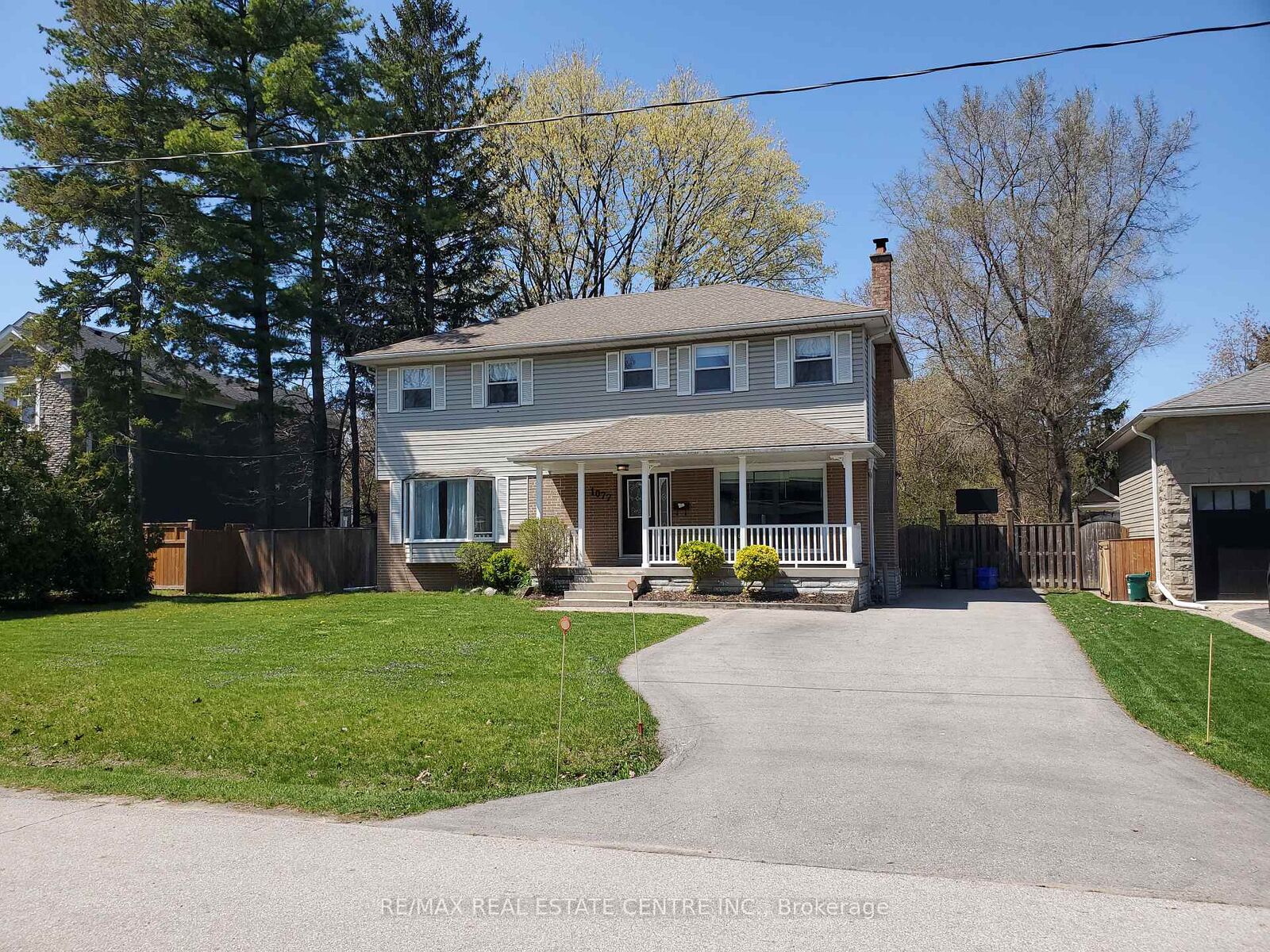 Property Photo: 1077 Selby Avenue ON L6L 2M4