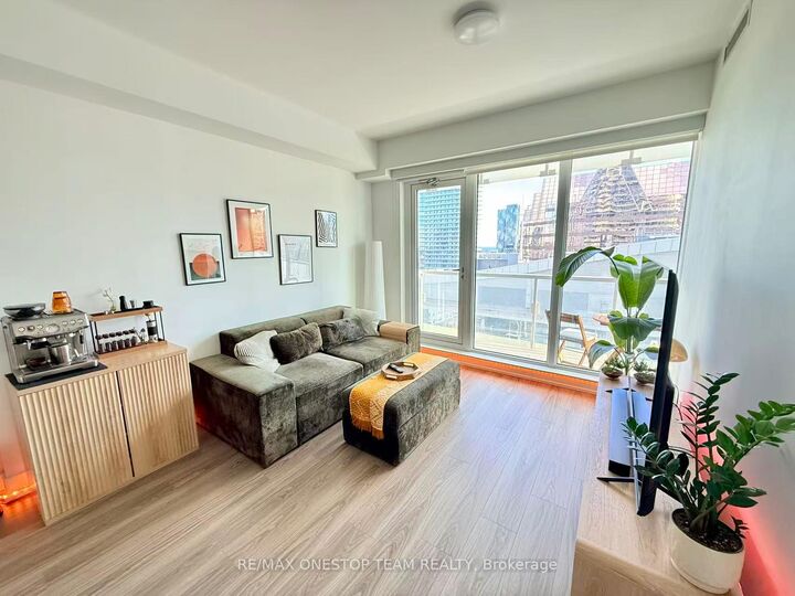 Property Photo:  197 Yonge Street 2607  ON M5B 1M4 