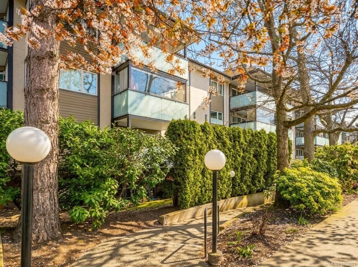 Property Photo: 1619 Morrison St #411 BC V8R 5R8