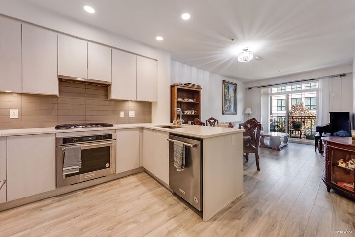 Property Photo:  621 Regan Avenue 306  BC V3J 0K1 