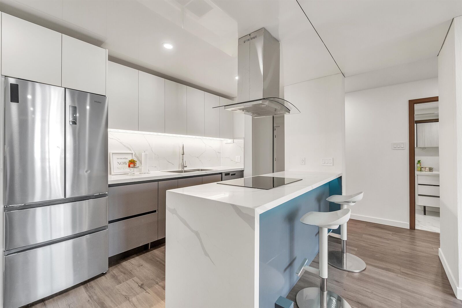 Property Photo: 2016 Fullerton Avenue 1207 BC V7P 3E6