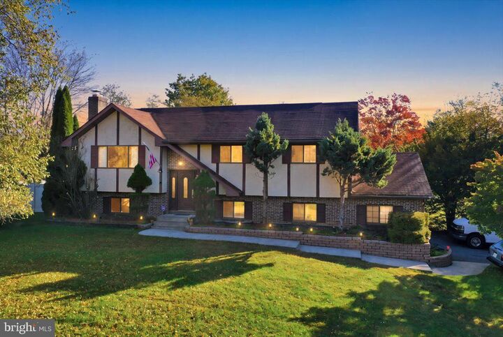 Property Photo:  1112 Scott Street  PA 18322 