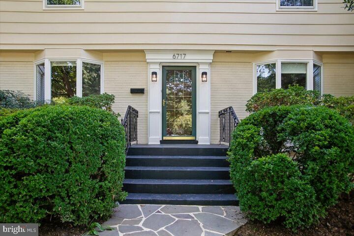 Property Photo: 6717 Weaver Avenue VA 22101