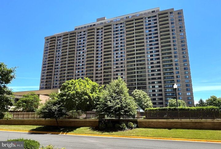 Property Photo: 5501 Seminary Road 106S VA 22041