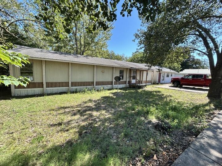 Property Photo:  325 W Washington Street  AR 72560-0000 