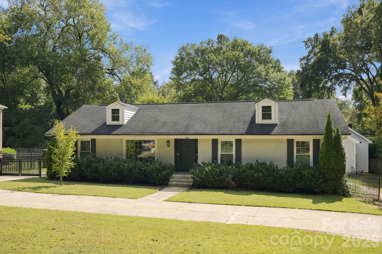 Property Photo: 1901 Runnymede Lane NC 28211