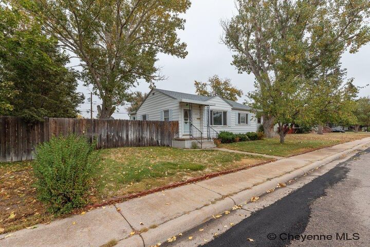 Property Photo: 2604 E 11th St WY 82001