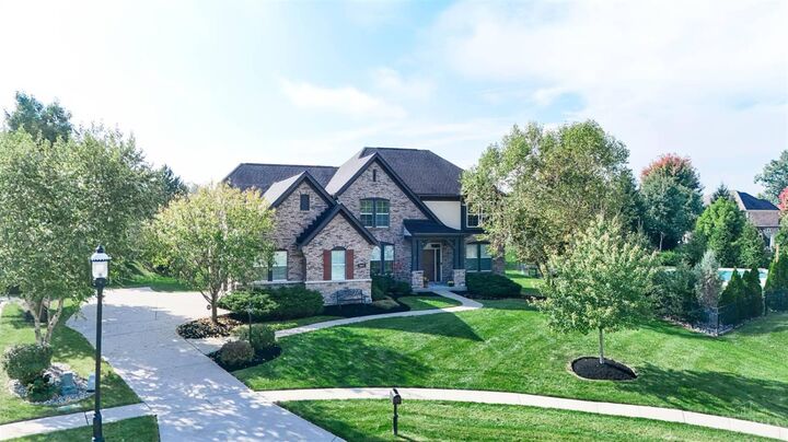 Property Photo:  6807 Trailview Close  OH 45039 