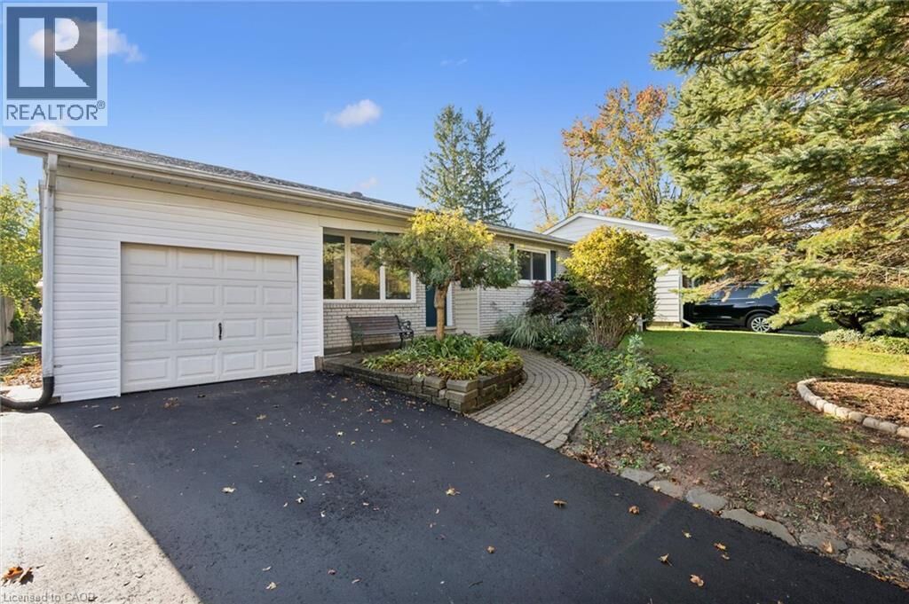Property Photo:  259 Thorncrest Drive  ON N2L 4L2 