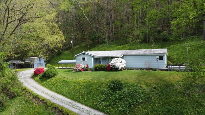 Property Photo: 2390 Collins Hwy KY 41501