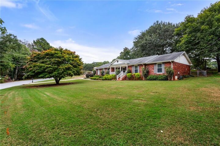 Property Photo: 1749 Rangewood Drive SW GA 30047