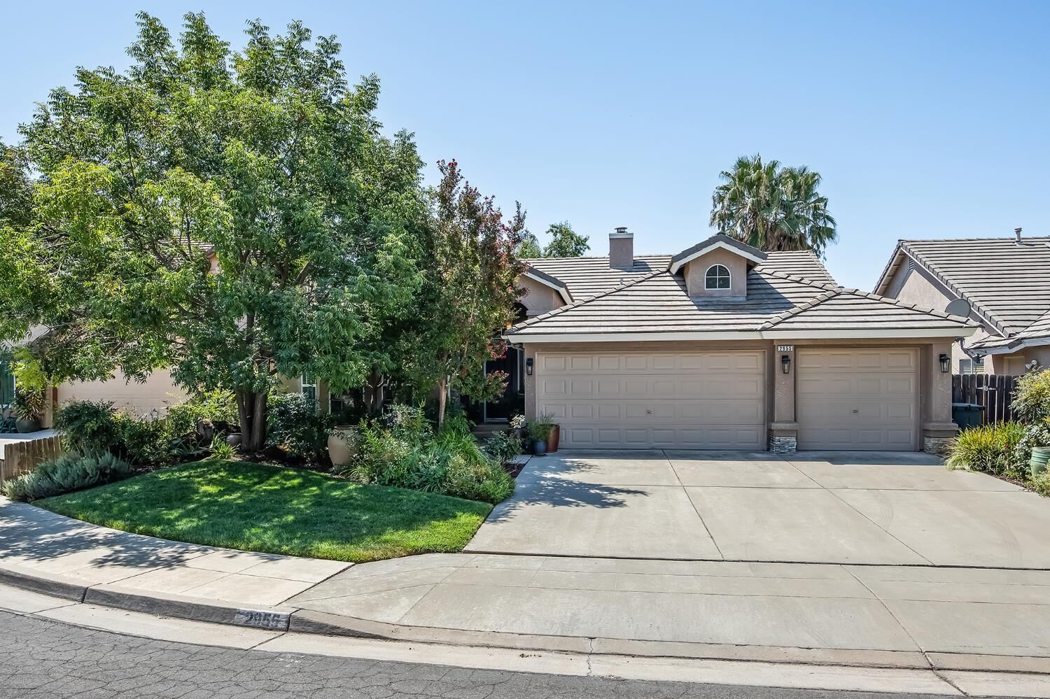 Property Photo:  2955 E Pryor Drive  CA 93720 