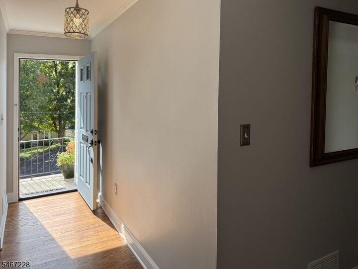 Property Photo:  9 Harrison Ct  NJ 07901 