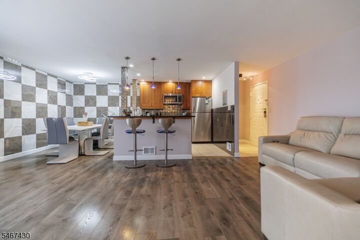 Property Photo: 1150 W St George C31c031 NJ 07036