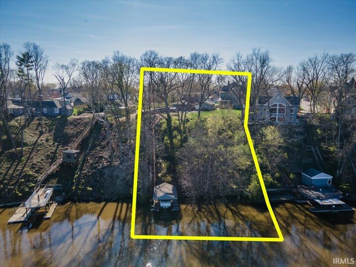 Property Photo: 305 S Bluff Street IN 47960