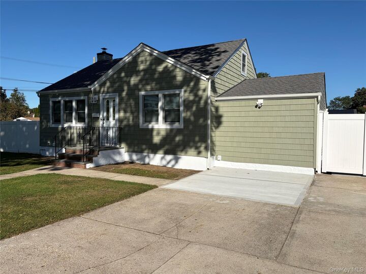 Property Photo:  904 11th Street  NY 11704 