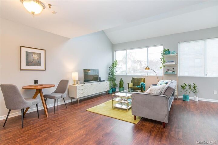 Property Photo:  100 Chatterton Avenue 6  NY 10606 