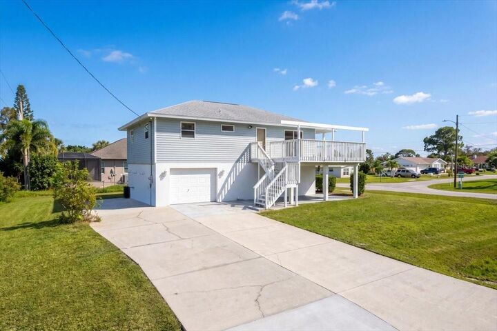 Property Photo:  4104 Strombus Road  FL 34293 