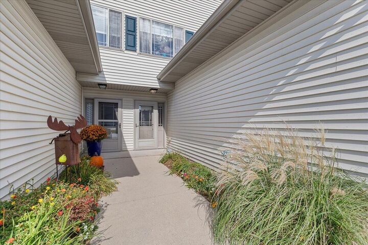 Property Photo: 934 Spring Ct WI 53095