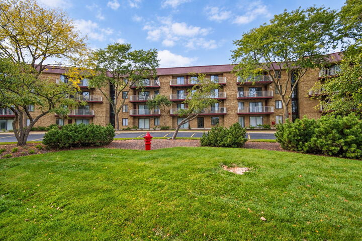 Property Photo:  5400 Astor Lane 103  IL 60008 