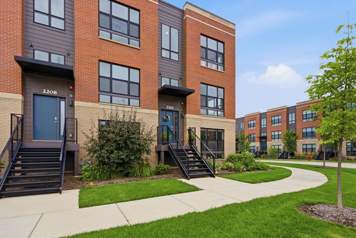 Property Photo:  2210 Venture Drive  IL 60173 